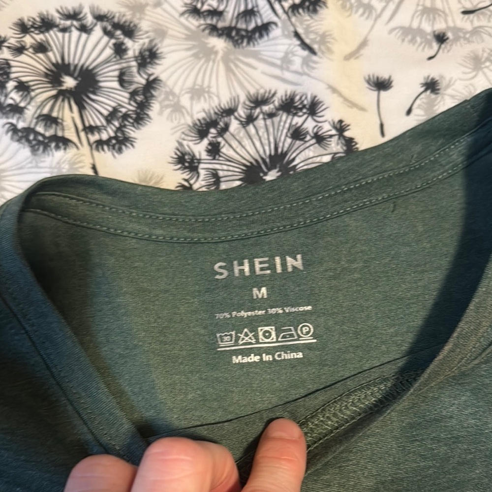SHEIN || NWOT “Free Hugs” Tee (M) - Picture 5 of 9